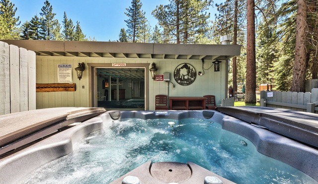 TAHOE RANCH, SUMMERTIME POOL, HOT TUB, ON RIVER, 3BD, 2 BA, FAMILY & DOG OK WALK