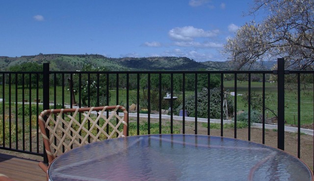Talahi Ranch Retreat, king bed, 2 twins, 48" TV, sofa, tables, chairs, kitchen