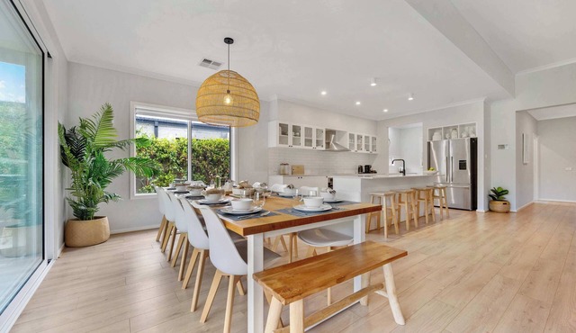 Tea Tree Retreat - stylish five bedroom beach house only 300m from the beach!