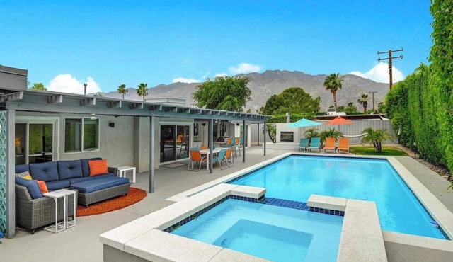 Teal and Tangerine Retreat - Movie Colony East - 5 mins to downtown, perfect 3 bedroom, 3 bath, Pool, Spa & Casita