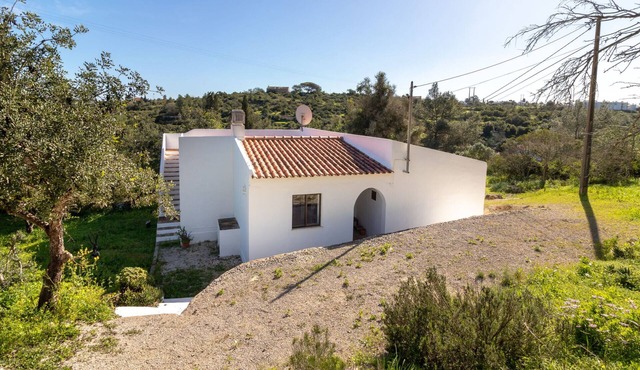 The Cottage - 2 Bed Villa 10 Minutes Walk to town