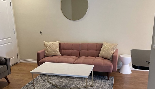 The Delano: Retro-chic, spacious, secure in ♥️ of Downtown SM near Nike Store
