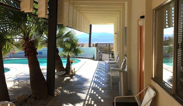 The Getaway Studio #3: Pool, Mountain View, Kids welcome