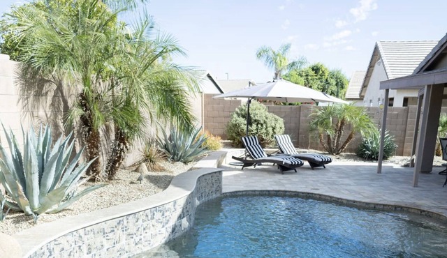 The Gilbert Haven - comfortable, stylish w/pool