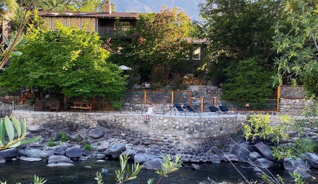 The Kern River House: River's Edge Cottage Private Waterfront Fireplace Dog OK