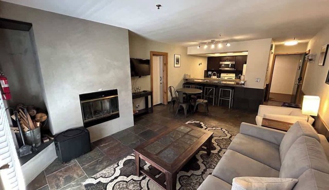 The Meadows- Modern 1BedroomDeck and Fireplace