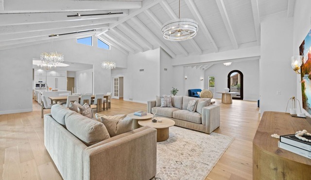 The Tiercel – 20-Person Spa, Heated Salt Pool, Pickleball, 2025 Renovation