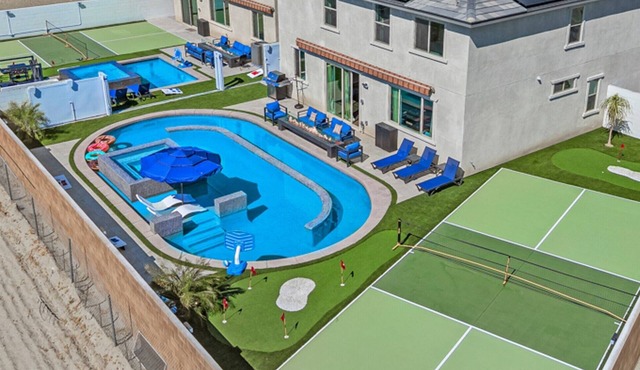 The TWINS: 18 Bedroom/10Bath/Sleeps 40+/LazyRiver/Pickleball/GameRoom