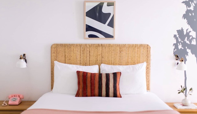 The Wesley Studio 5 by AvantStay | Mid-Century Modern Queen Studio