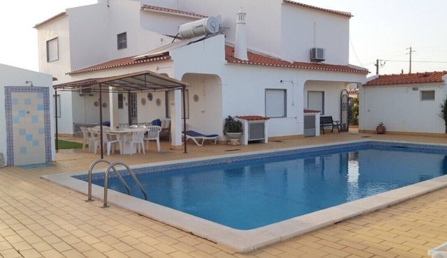 This Villa is 5 min. from Galé beach,free WIFI and A/C. Private POOL