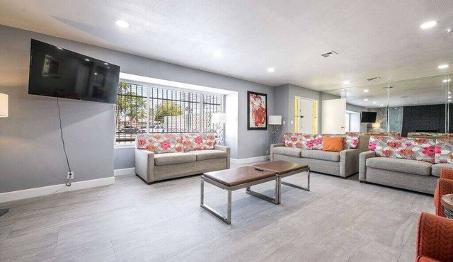 This villa is a 3 bedroom(s), 2 bathrooms, located in Las Vegas, NV.