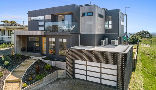 This w/end $962. Walk to beach and shops. Wifi. Dedicated games room.