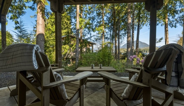 Tofino House-Close to town, Sauna, Rainforest!