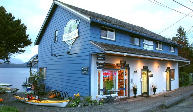 Tofino Paddlers Inn