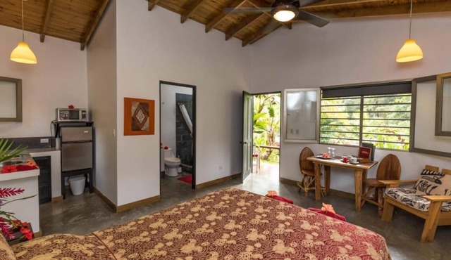 Toucan Villa - Riverfront With Pool Near A Beach