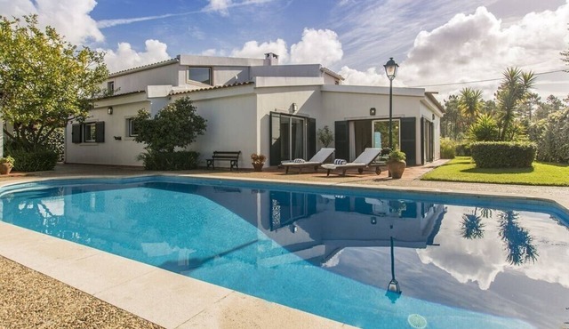 Traditional Aroeira Villa | Villa Goreti | 4 Bedrooms | Quiet Area | Private Pool
