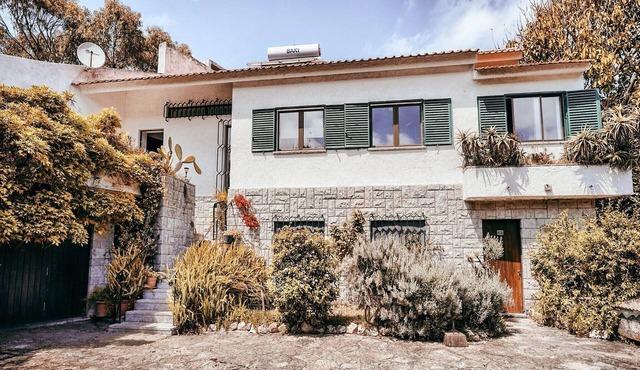 Tranquil holiday home with pool in Sintra