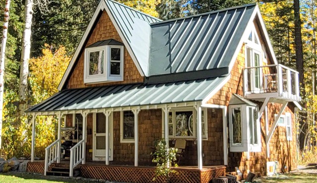 Tranquil home with fireplace, kitchen, washer&dryer, & WiFi