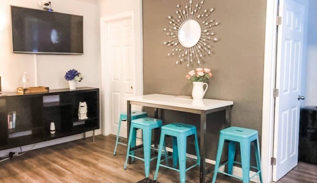 Traveling with colleagues or another couple? We manage multiple suites in this building — message us about availability.