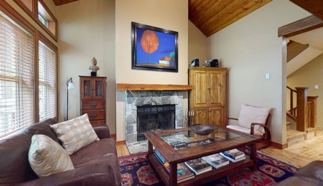 TREELINE 30 | Secular 4BR Ski Chalet | Free Parking & Free Shuttle To Lifts