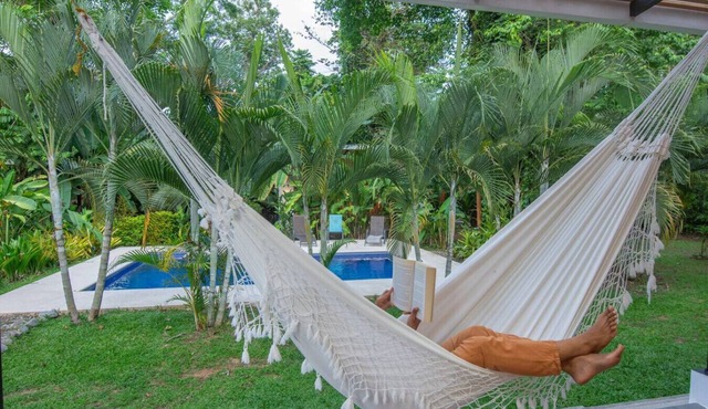 Tres Lodge Villa - 15 min Walk to the Beach