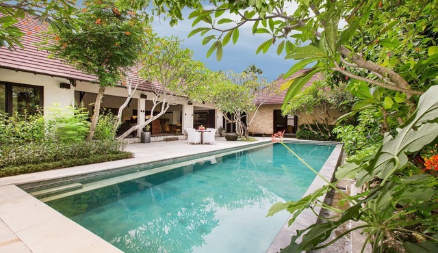 Tropical Ambience 3BR Villa - 8Min Walk To Eat Street! , W/Swimming Pool!