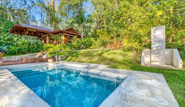 Tropical Paradise Retreat Near Caribbean Beaches