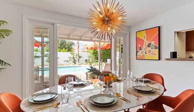 Tropicale Luxury: Pool/Spa, Casita + Madmen vibes!