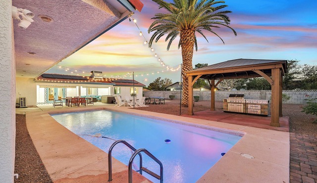 Tropicana Desert-5 Bdm x 3 Bth 6 Kng Beds, Free Spa Heat