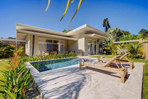 Tucana Villa, with AC & Pool, Walk to the Beach