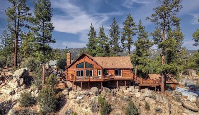 Ultimate Mountain Hideaway Private Jacuzzi, Outdoor Dining & Unforgettable Views