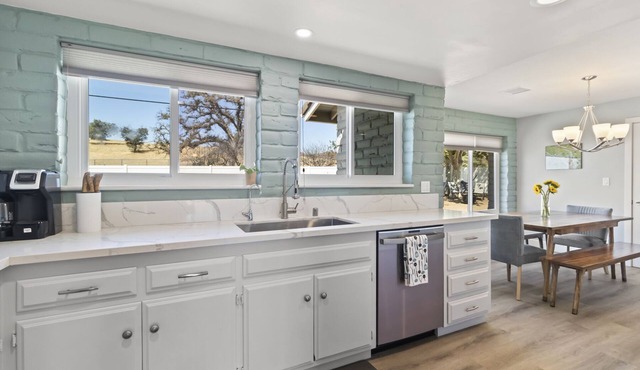 Unique Historic Ranch House - Quiet Getaway with views of the Golden Eagle Farm