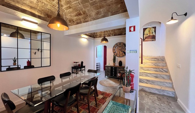 Unique luxury home in the heart of Evora historic center. Wifi, AC, Parking