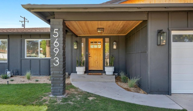Unique Modern Home W/Pool