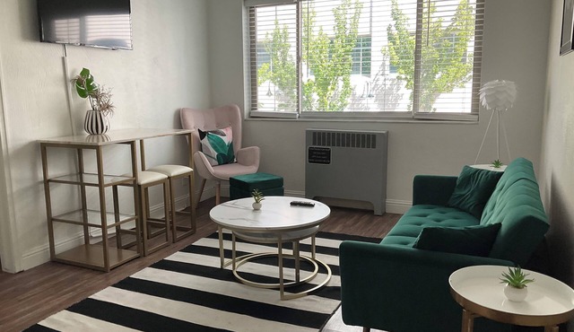 Unit 12 - Charming apartment in Reno close to riverwalk, restaurants and more.