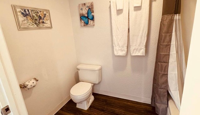 Unit 15 - 1-bedroom hotel in lovely Challenge-Brownsville with AC comfort