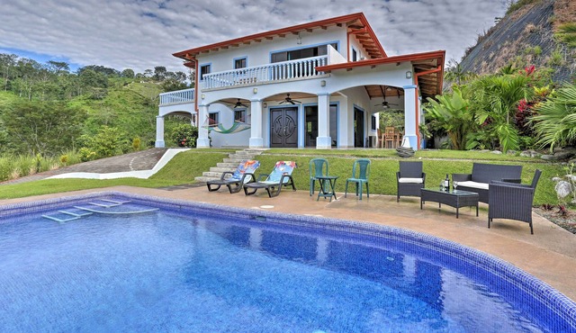 Upscale Villa: Tropical Views & Outdoor Paradise!