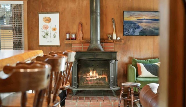 Ursa Minor Cabin | BBQ | Fire Pit on Deck | Max 4