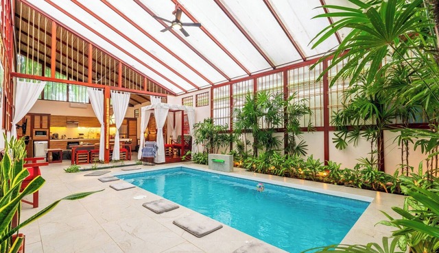 Uva Blue Villas - Pool House - AC, 3 Ensuite bedrooms, 8 guests, Koi Fish Pond