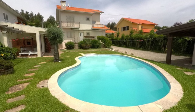Valadas Guest House - 4 Bedroom Villa with Pool