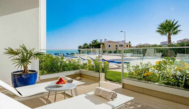 ValMar 5* Ocean & Pool View Apartment