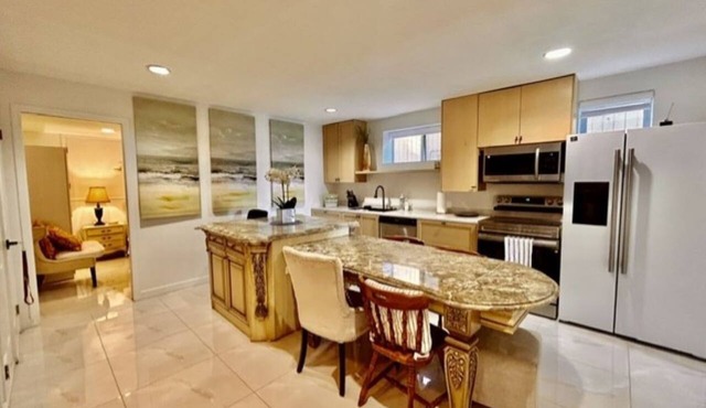 Vancouver Vacation Home Near Parks, Downtown, Metrotown & Major Attractions