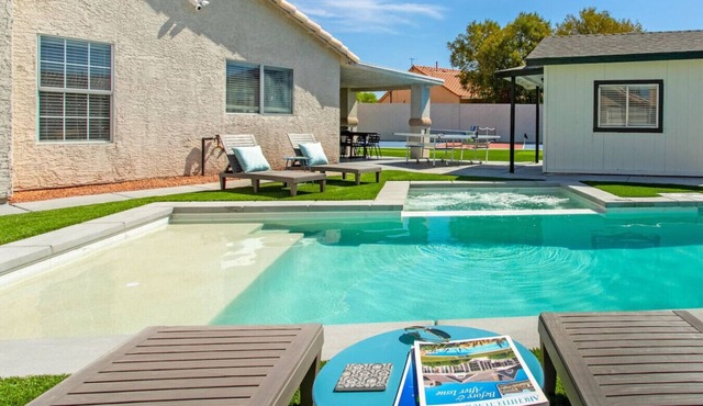 Vegas Getaway Haven 6 BD w/Movie Room & Pickleball