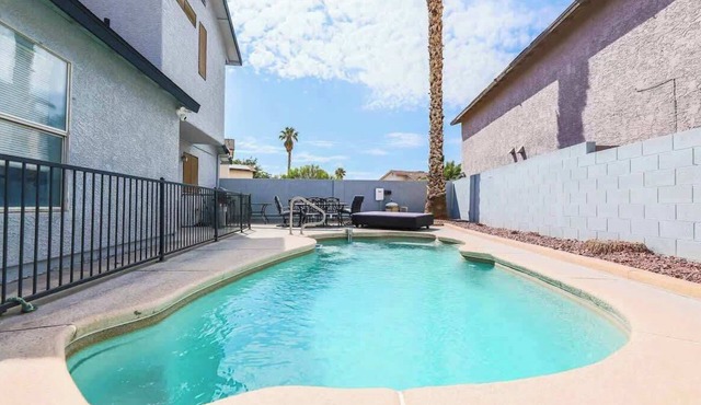 Vegas Living Gorgeous Home with Pool Near The Strip