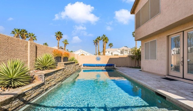 Vegas Oasis: Pool, Hot Tub & Billiards Near Strip
