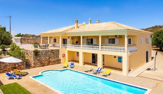 Villa Entrecolinas - Four Bedroom Villa, Sleeps 8