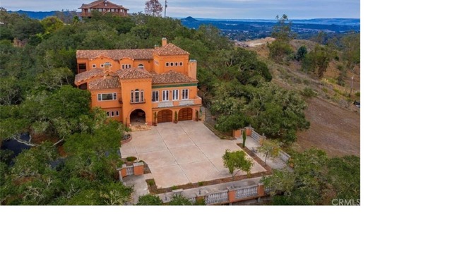 Villa Chula : An Elegant Mountaintop Estate