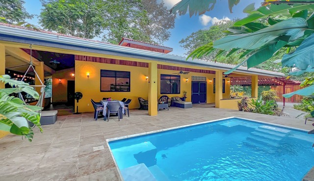 Villa Abejita in Playa Negra: Pool, AC, Walk to Beach, WiFi, Spacious, Private