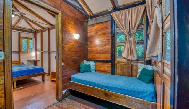 Villa for 6 people 5 min from the beach! free kayaking