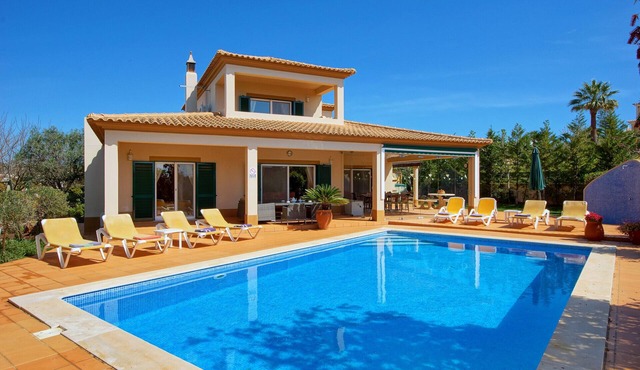 Villa Gramacho by Portucasa
